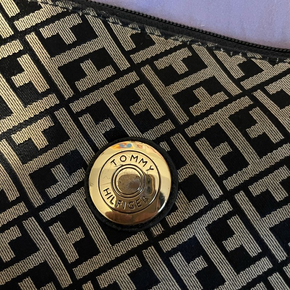 Tommy Hilfiger purse - Picture 2 of 6